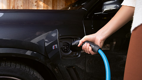 Recharge BMW en gros plan Recharge BMW en gros plan