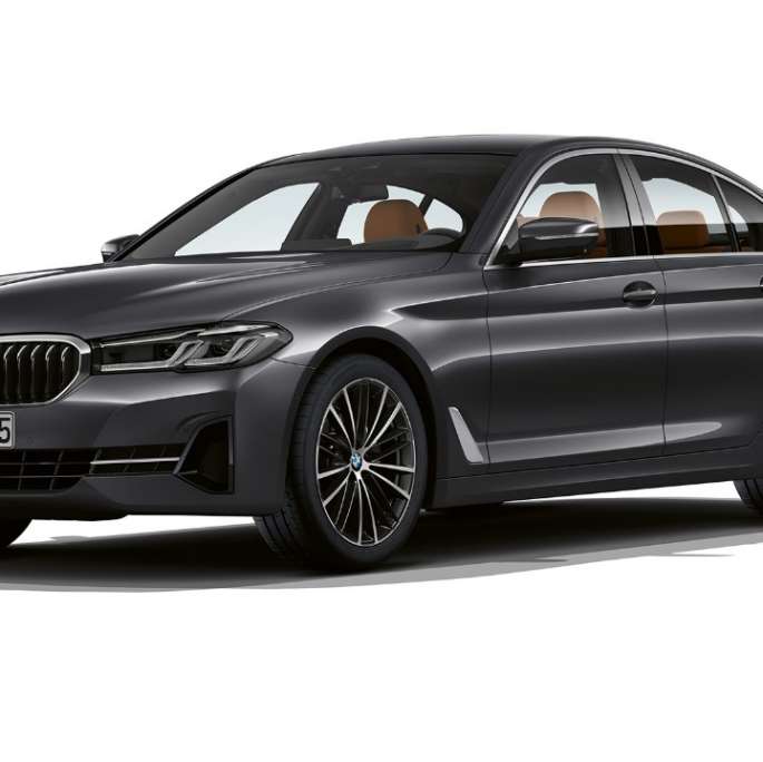 Équipement de base de la BMW Série 5 Berline 540i G30 2020 en Sophistograu, vue de trois quarts avant