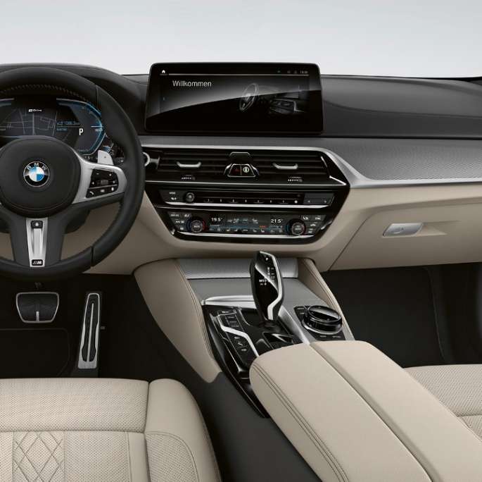 Kit M Sport de la BMW Série 5 Berline 520d xDrive G30 2020, cuir Dakota Schwarz avec surpiqûres contrastées en Blau, habitacle 