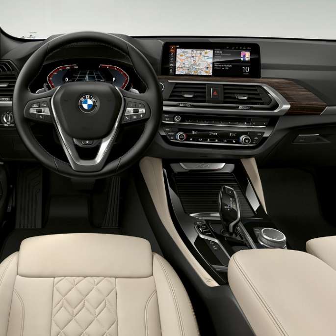 Poste de conduite de la BMW X4 xDrive20d Modèle xLine G02 2018 habitacle